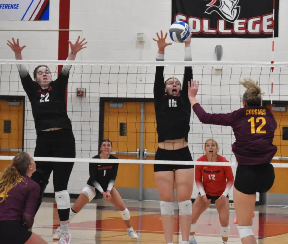 Knights fall to Cougars in UMAC match